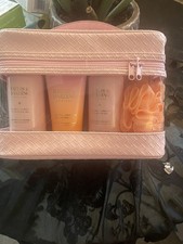 Baylis & Harding Jojoba, Vanilla & Almond Oil Luxury Vanity Bag Gift Set
