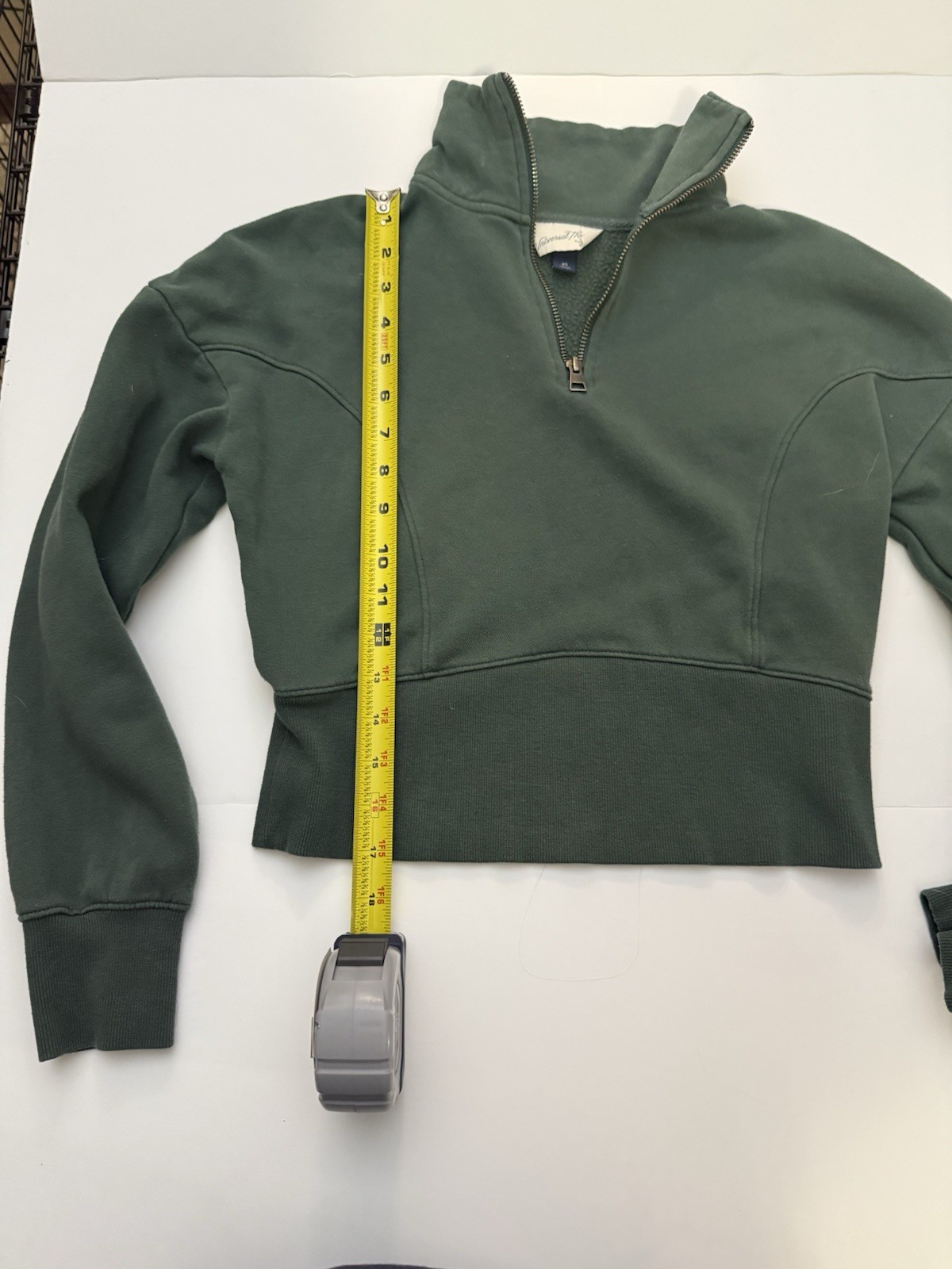 Universal thread Forrest Green Cropped Quarter Zi… - image 3