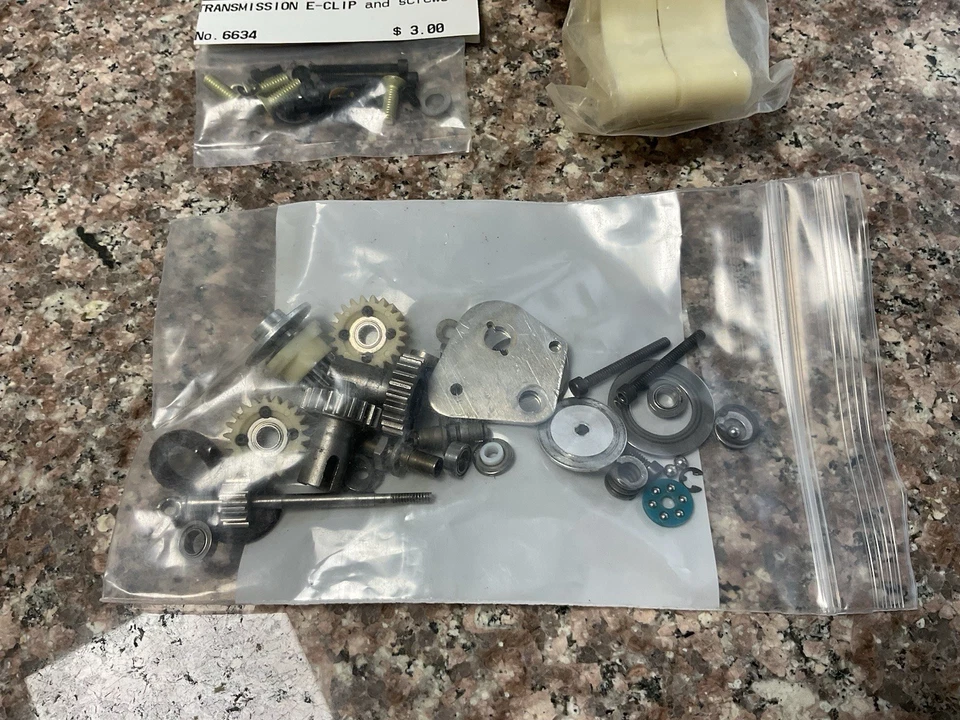 TEAM ASSOCIATED RC10 VINTAGE BUGGY 6 GEAR TRANSMISSION Parts Lot Original Not Re - Image 3 of 3