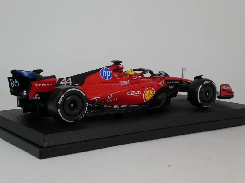 Burago Ferrari SF-23 #44 Lewis Hamilton 1st lap test Fiorano 2025 1/18 18-16812H - Immagine 3 di 4