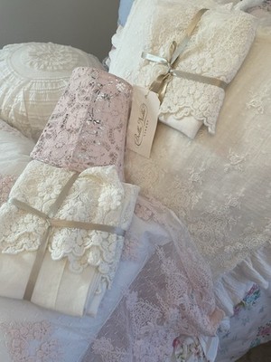 Bella Notte LINEN Pillow Cases With Five Inches Of OLIVIA Lace! New with TAGS!!