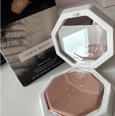 Fenty Beauty Demi Glow lichtstreuender Highlighter Farbton Tutu Much 03
