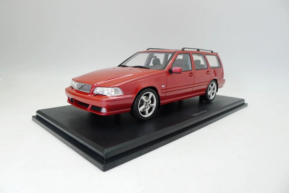 1 /18 Volvo V70 R Red Color Resin Model car By DNA Collectibles - Image 3 of 4