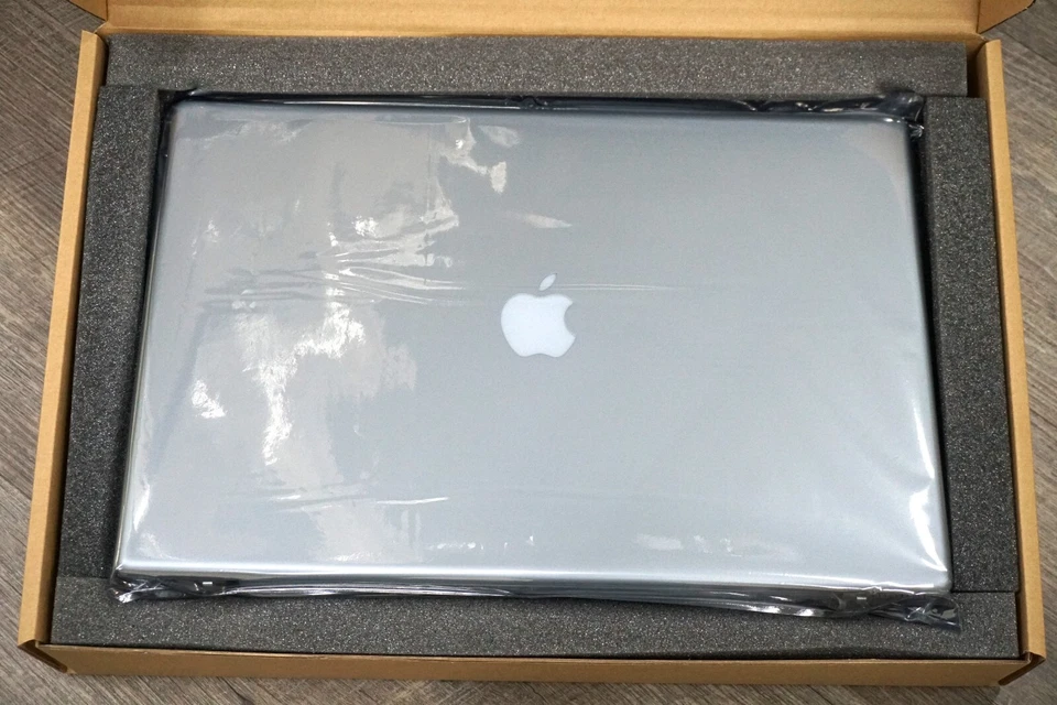 New 2008 Apple MacBook Pro A1261 17" Glossy Screen Assembly 1680 x 1050 605-1478 - Image 2 of 4