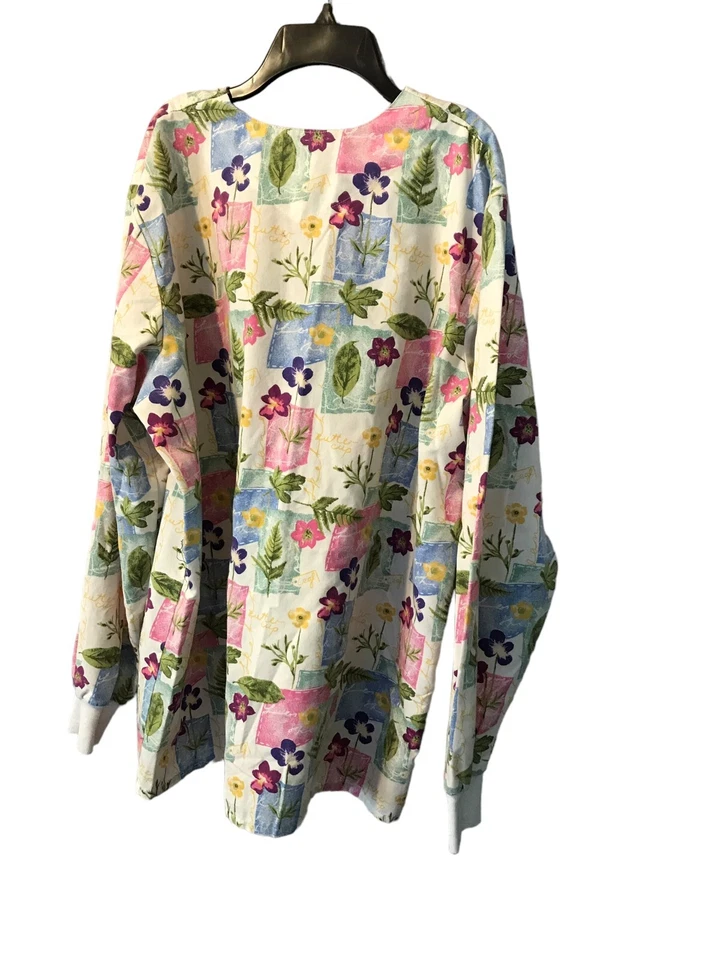 Blusa Médica Landau Para Mujer Talla 1XL Blanca Puño Mangas Largas Floral A Presión Delantera Foto 2 de 4