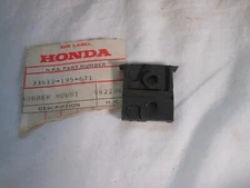 Honda, NOS, CB125 S, XL80 S, Rubber Mount, # 33612-195-671.   H31a