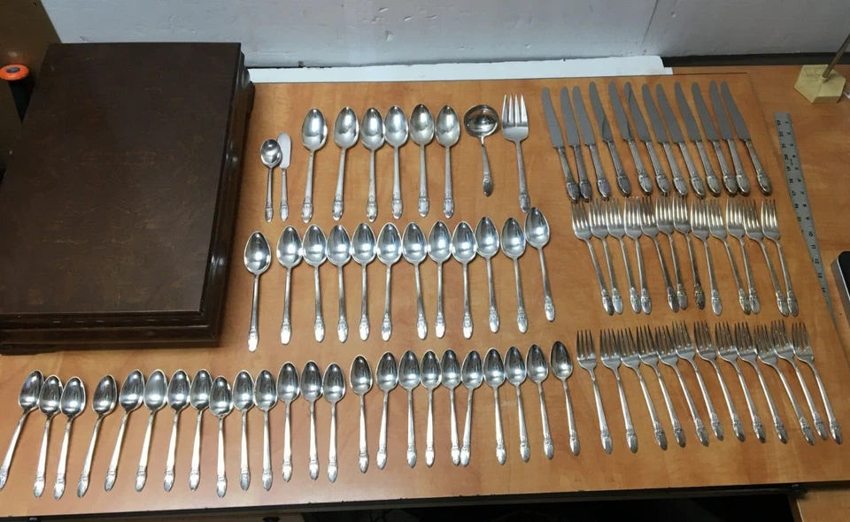 Cubiertos Rogers Bros First Love 1847 82 piezas servicio para 12 cofres originales Rogers Foto 2 de 4