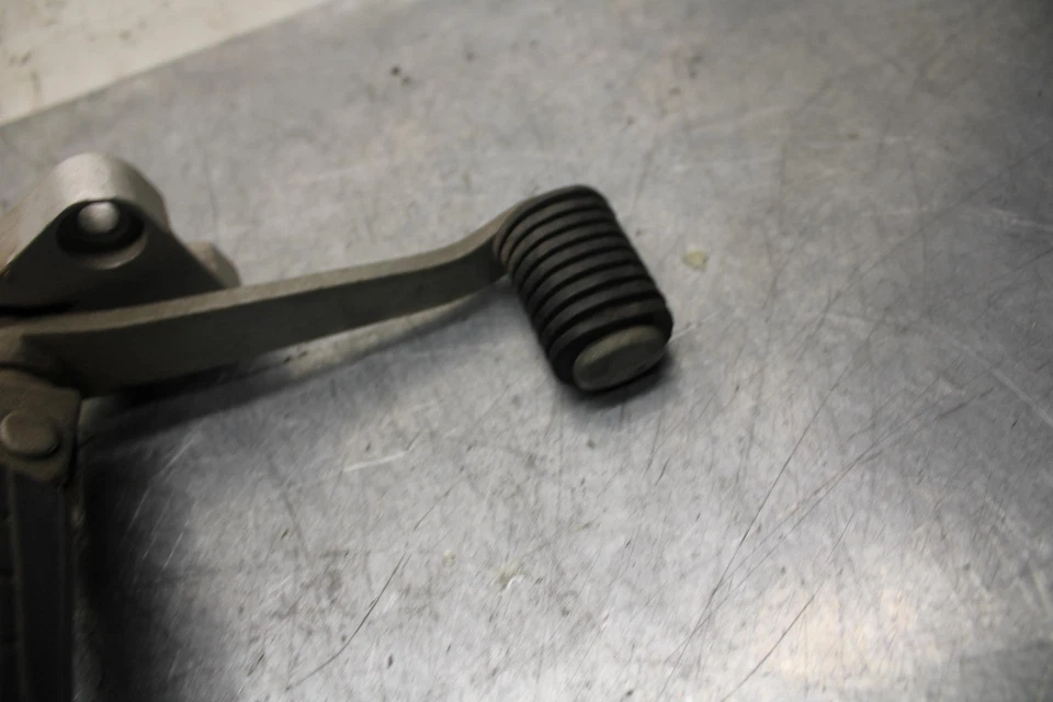 89-90 YAMAHA FZR600 JUEGO TRASERO DERECHO PEDAL CLAVIJA CONDUCTOR BB76 Foto 3 de 4