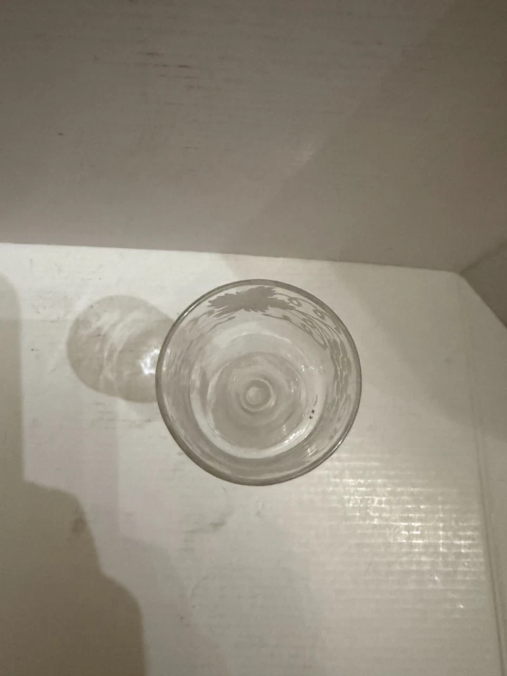 Antiguo vástago de vidrio cordial torcido opaco serie Air Twist del siglo XVIII Foto 4 de 4