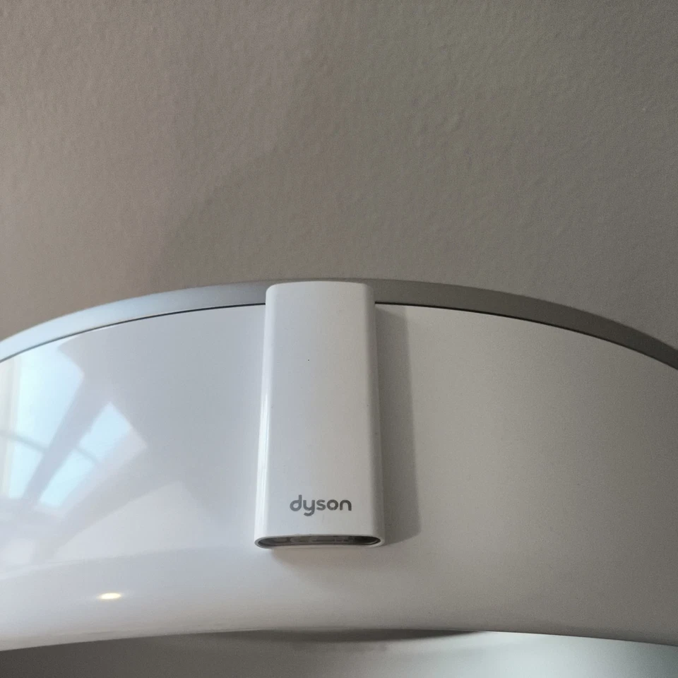 Ventilador de pie con pedestal multiplicador de aire Dyson AM08 con control remoto Foto 2 de 4