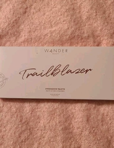 Wander Beauty TRAILBLAZER PALETTE OMBRETTI - 10 tonalità nuove - SIGILLATE IN SCATOLA - Foto 1 di 9