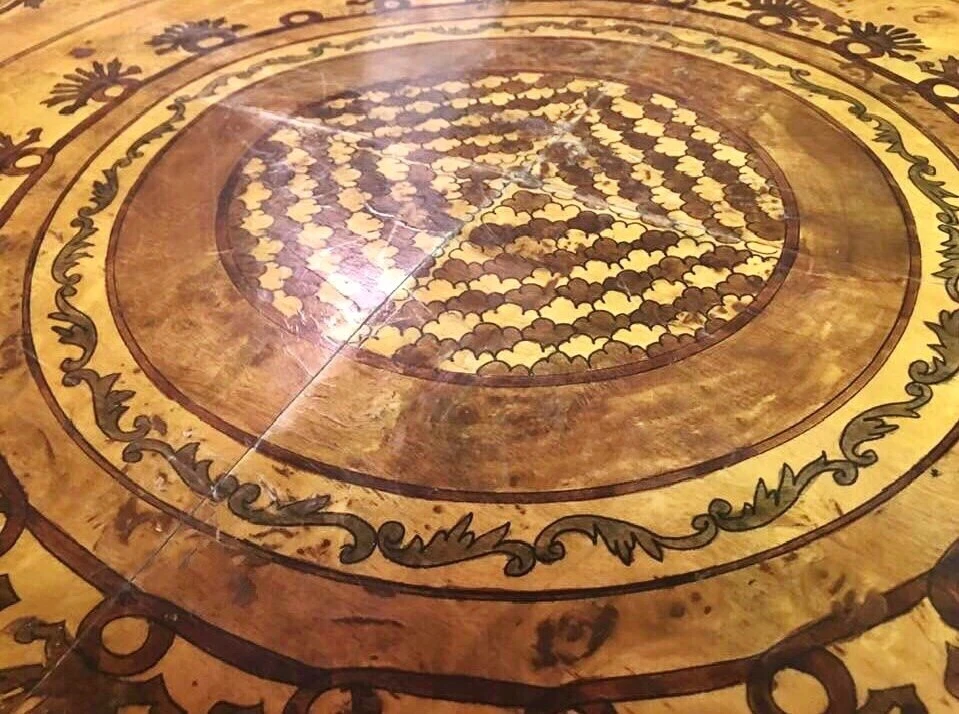 Mesa redonda con incrustaciones y salón central Ormolu del Alto Imperio Francés Foto 4 de 4