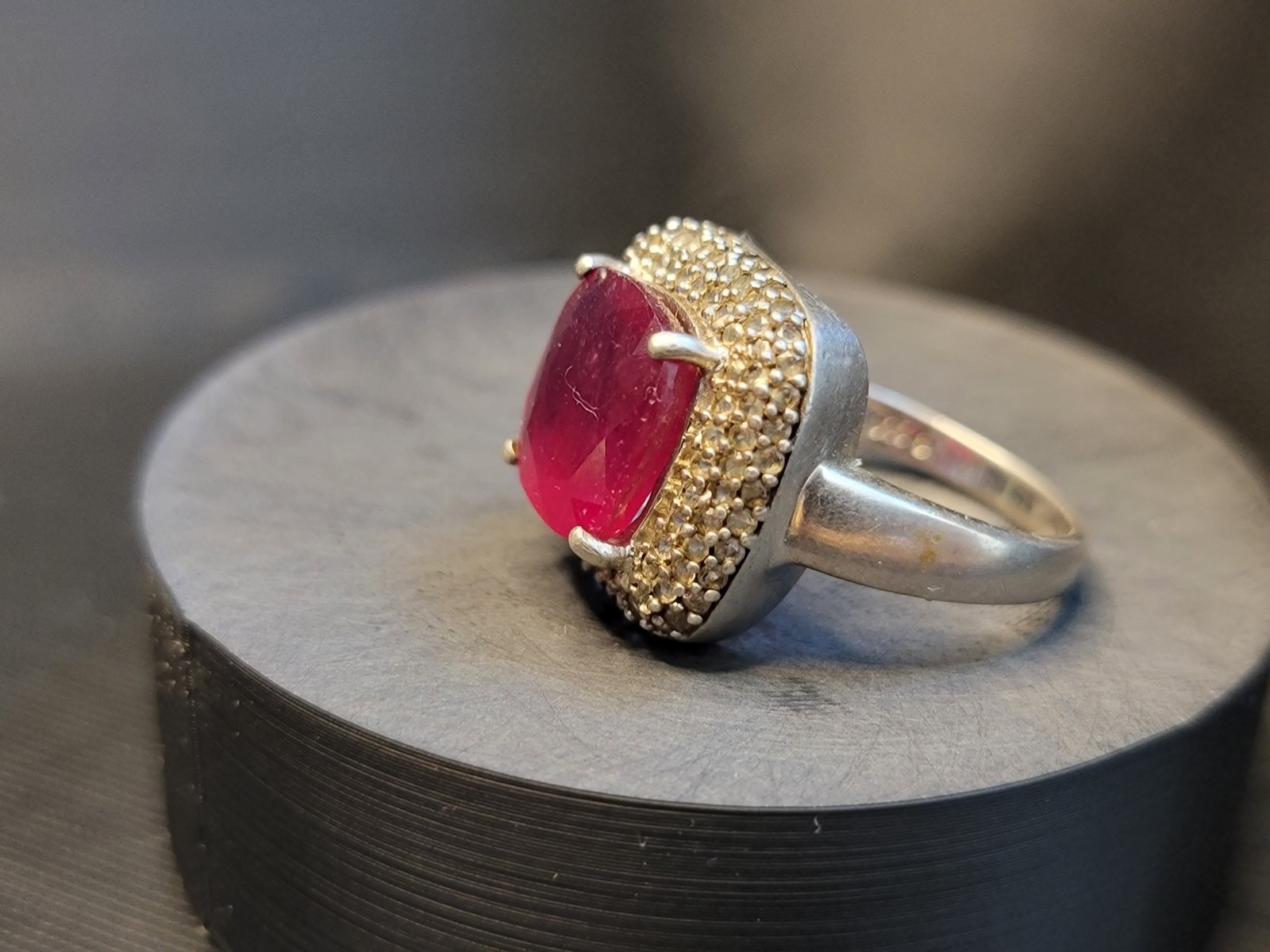 Luxurious Sterling Silver Ring with Vibrant Large… - image 2