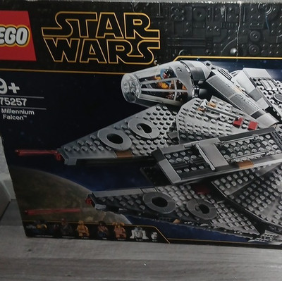 LEGO Star Wars Millennium Falcon 75257 Vollständiges Set in Schachtel