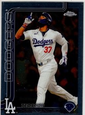 2025 Topps Chrome Baseball Teoscar Hernández No. 128 Los Angeles Dodgers