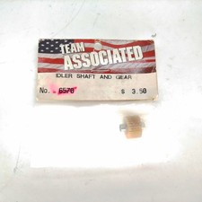 Team Associated RC10 Stealth Transmission Idler Shaft and Gear 6570 New in pack