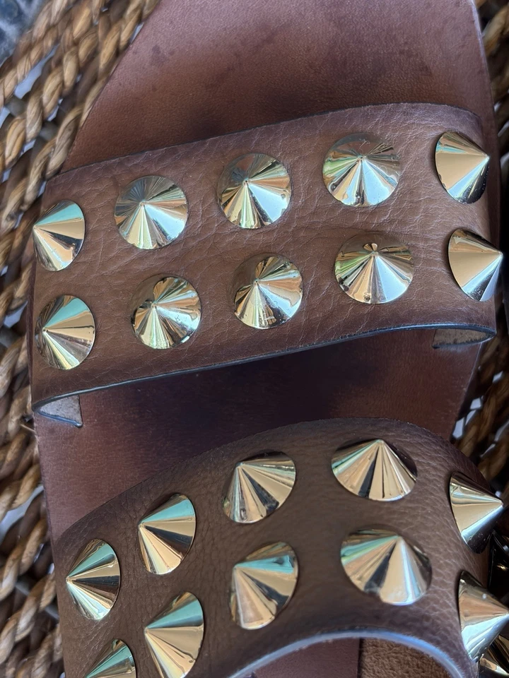 Sandalias planas Pedro Garcia de cuero tostado con tachuelas EU 38 - US 8 ver gráfico Foto 3 de 4