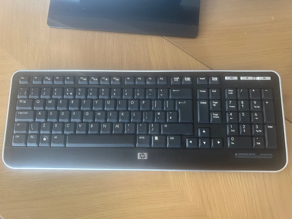 HP TouchSmart 310-1220uk All in One PC TOUCH -  hardly used, WINDOWS 7 - Image 3 of 4