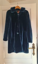 Schöner King Louie Kunstpelz Mantel - ungetragen - Grün/Dunkelgrün - Größe 40