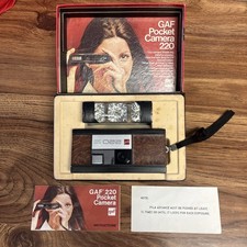 Vintage GAF Pocket Camera 220 with Original Box 110 Film Flashcubes - Untested