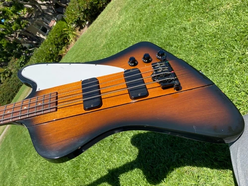 2007 Gibson Thunderbird IV 4 String Bass Guitar Sunburst 8.7 lbs