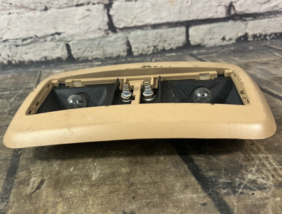 91-96 Oldsmobile 98 Regency Elite Touring Sedan Overhead Light Assembly - Image 3 of 4