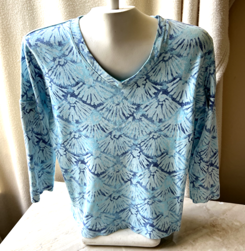FRESH PRODUCE V neck top in seagrass blue size M sea shell design short sleeve - Picture 1 of 9