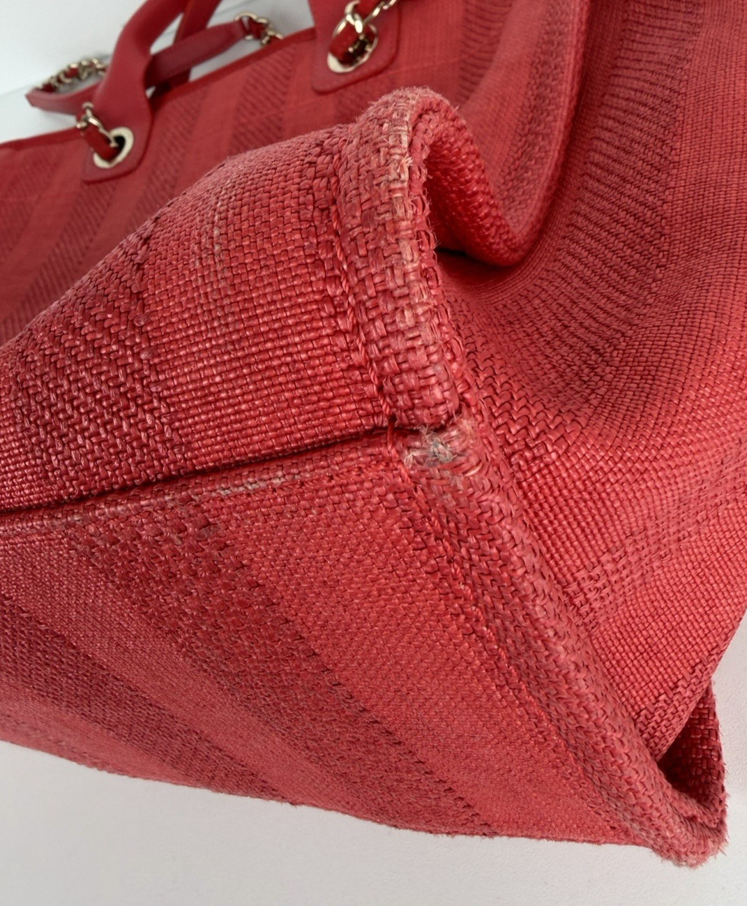 Chanel Deauville Tote Bag Medium Red Canvas with Champagne-Tone Hardware 2019 C6 — image 4