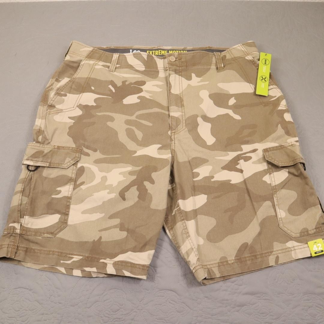 New Lee Extreme Motion Cargo Shorts Mens 42 Beige Camo Stretch Pockets Relaxed