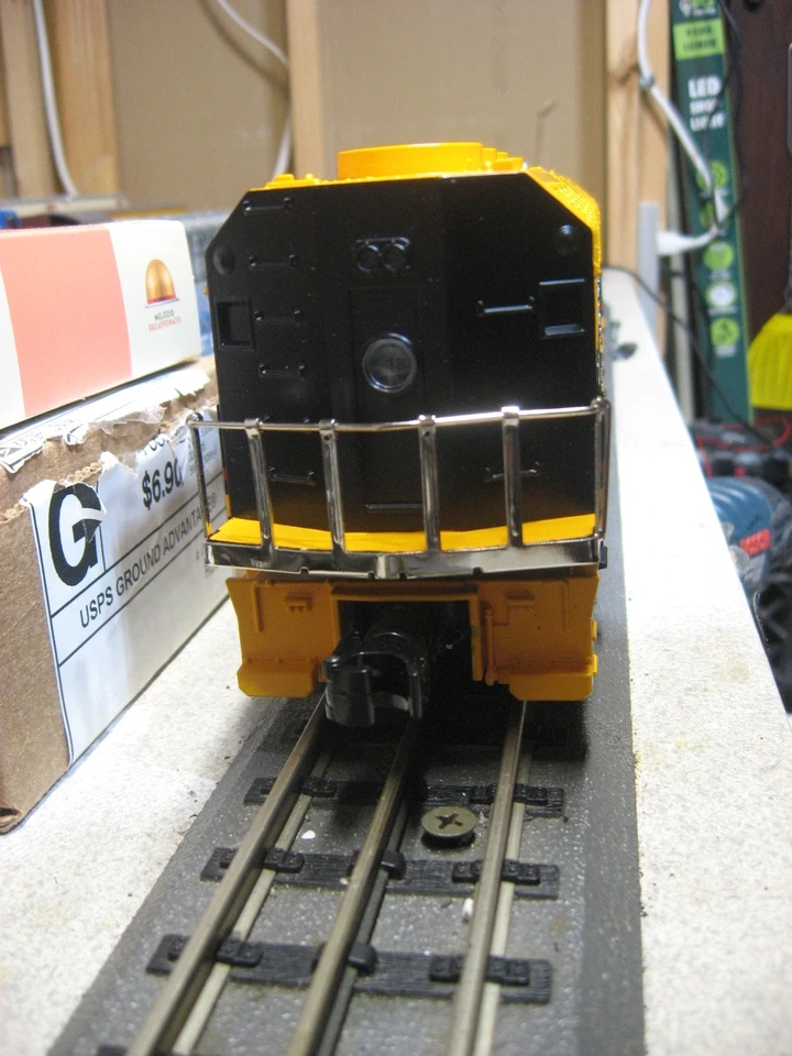 MTH 30-4047-1 Rail King Caterpillar 75th Anniversary F40PH * AS IS FOR PARTS * - Image 4 of 4