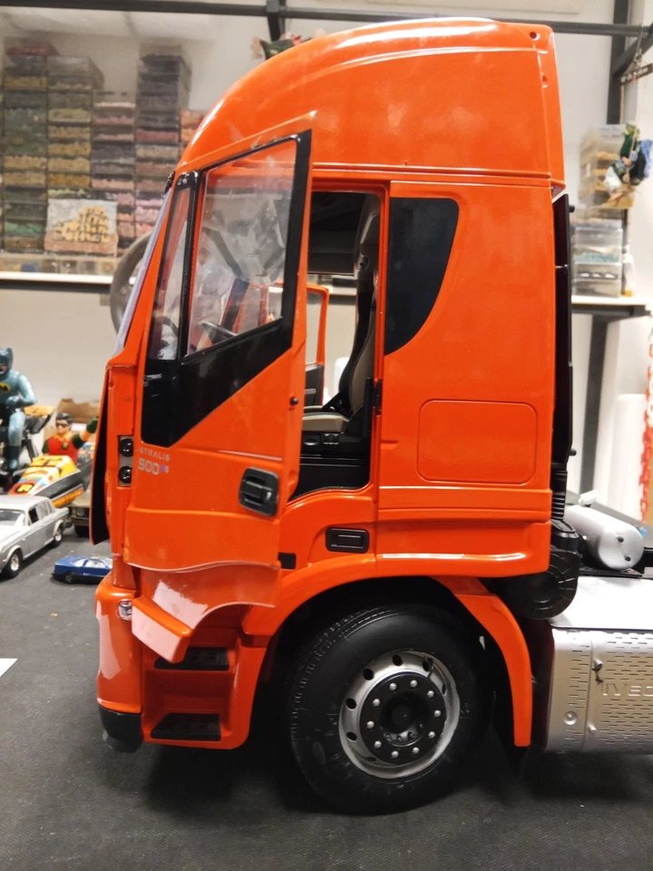 Modellino Camion Iveco Stralis Hi-Way E6 scala 1/12 Hachette - Immagine 2 di 4
