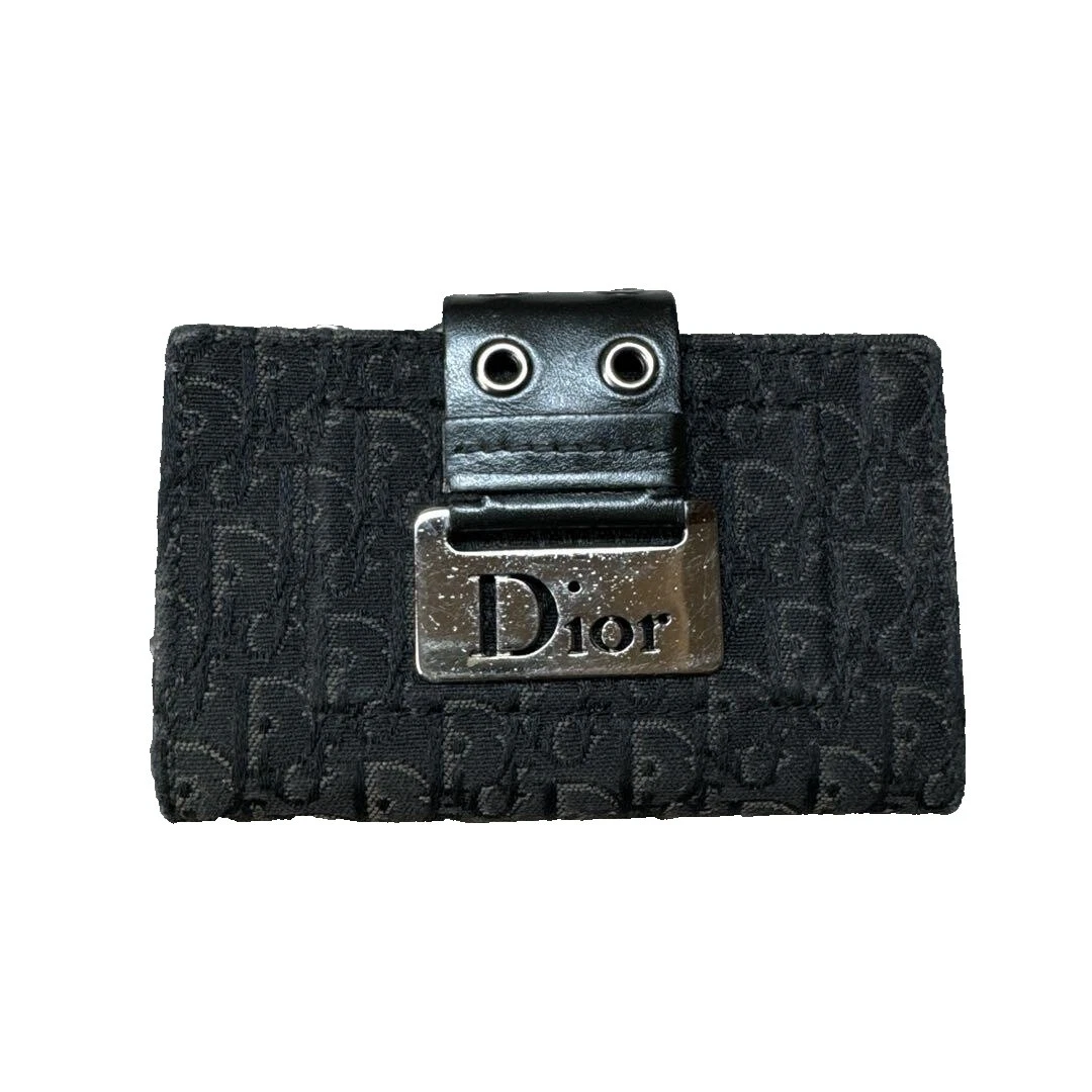 Мужские брелоки, кольца и кейсы Dior