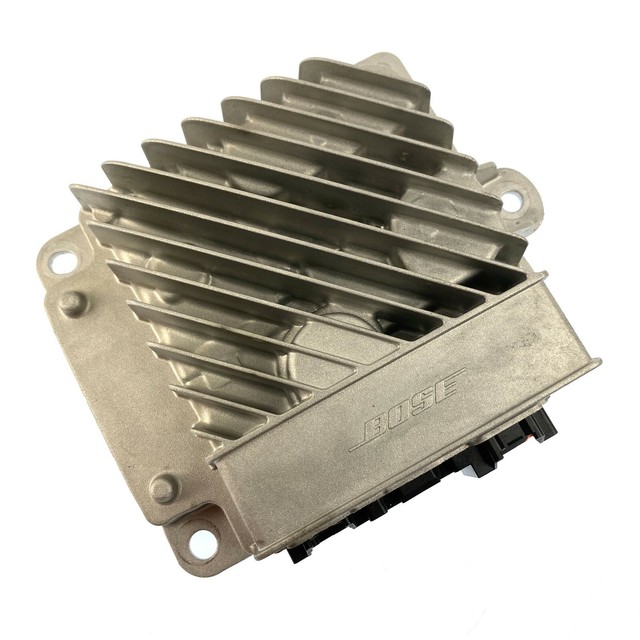 porsche cayenne amplifier