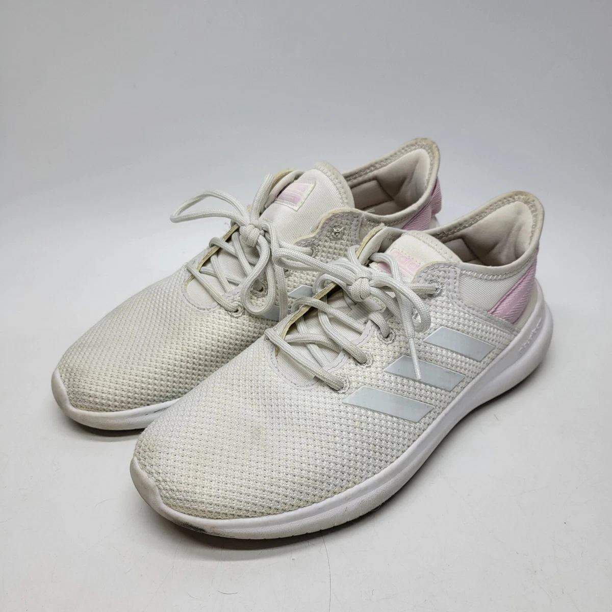 White adidas store cloudfoam shoes