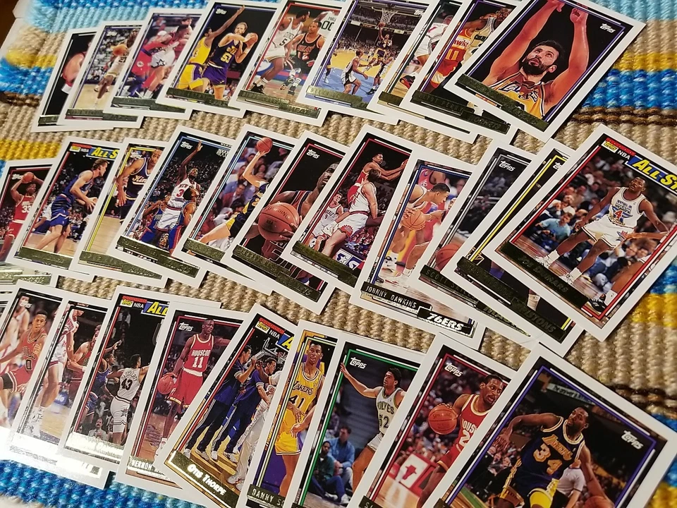 Лот из 30 золотых баскетбольных карточек 1992-1993 Topps со звездами почти как новые+ - Изображение 2 из 3