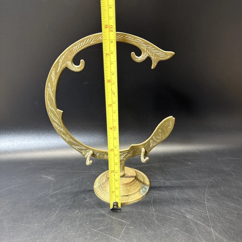 "Llavero de latón vintage soporte para joyas grabado Art Deco forro rojo 8"" de alto" Foto 2 de 4