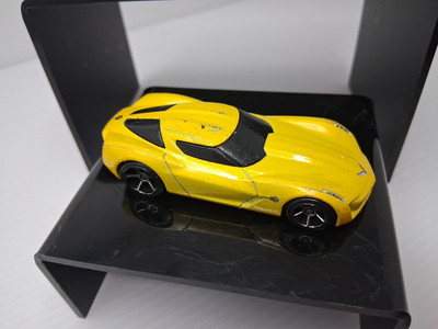 2 Chevy Corvettes Stingrays Collectible 1/64 Scale Diecast Model