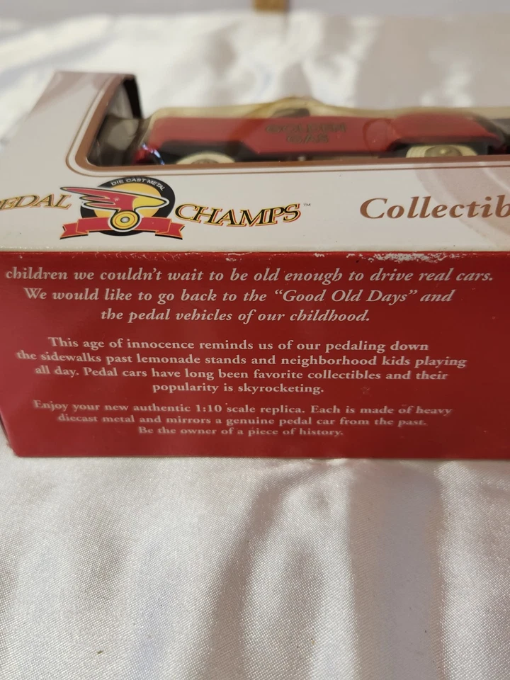 PEDAL CHAMPS Collectible Pedal Cars CITY FIRE DEPT TRUCK - 1:10 Scale - 2000 - Image 4 of 4