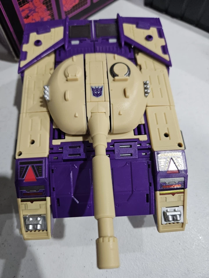 2016 DX9 Triple Changer Gewalt Blitzwing - Image 4 of 4