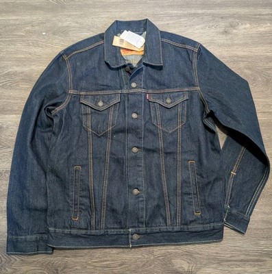 Levi's men's denim trucker jacket in size large.