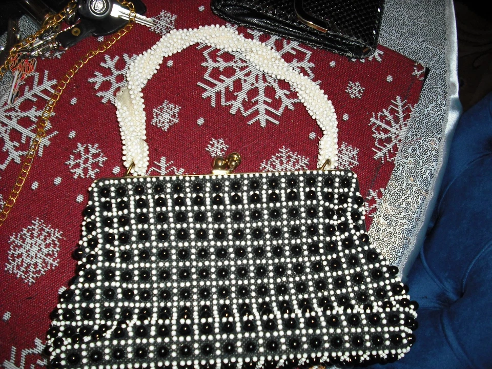 Lucille Ball 拥有穿黑白串珠 1950 年代钱包来自 Sydney Guilaroff — 第 3/4 张图片