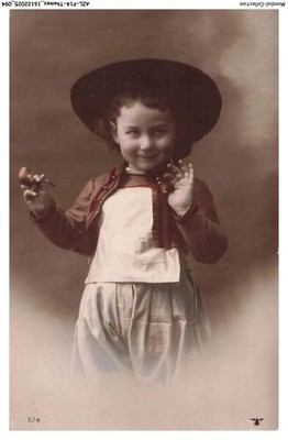 AZLP14-1124-CHILDREN - A girl - A pipe