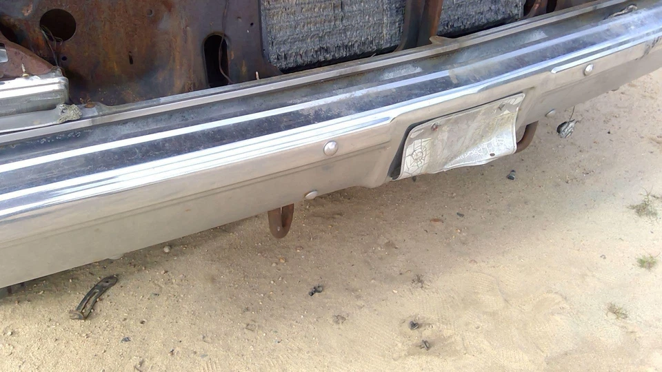 Parachoques delantero GMC Sierra K10 1500 1983-1987 cromado OEM con soportes 14043720 Foto 4 de 4