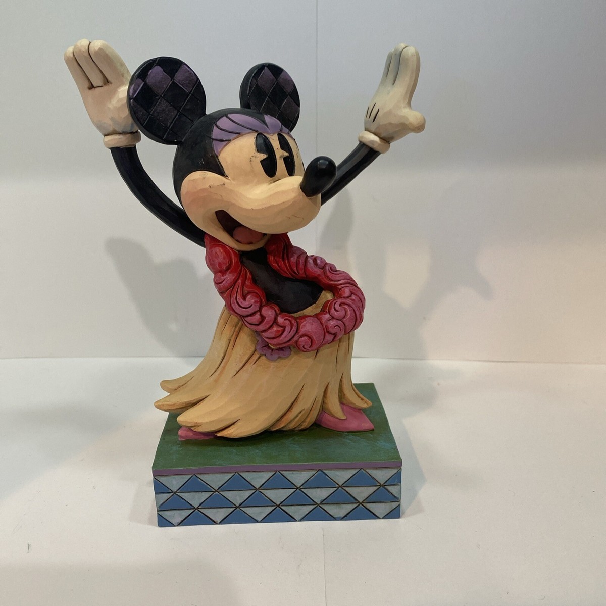 Jim Shore Disney Hawaiian Minnie Mouse Dancing 