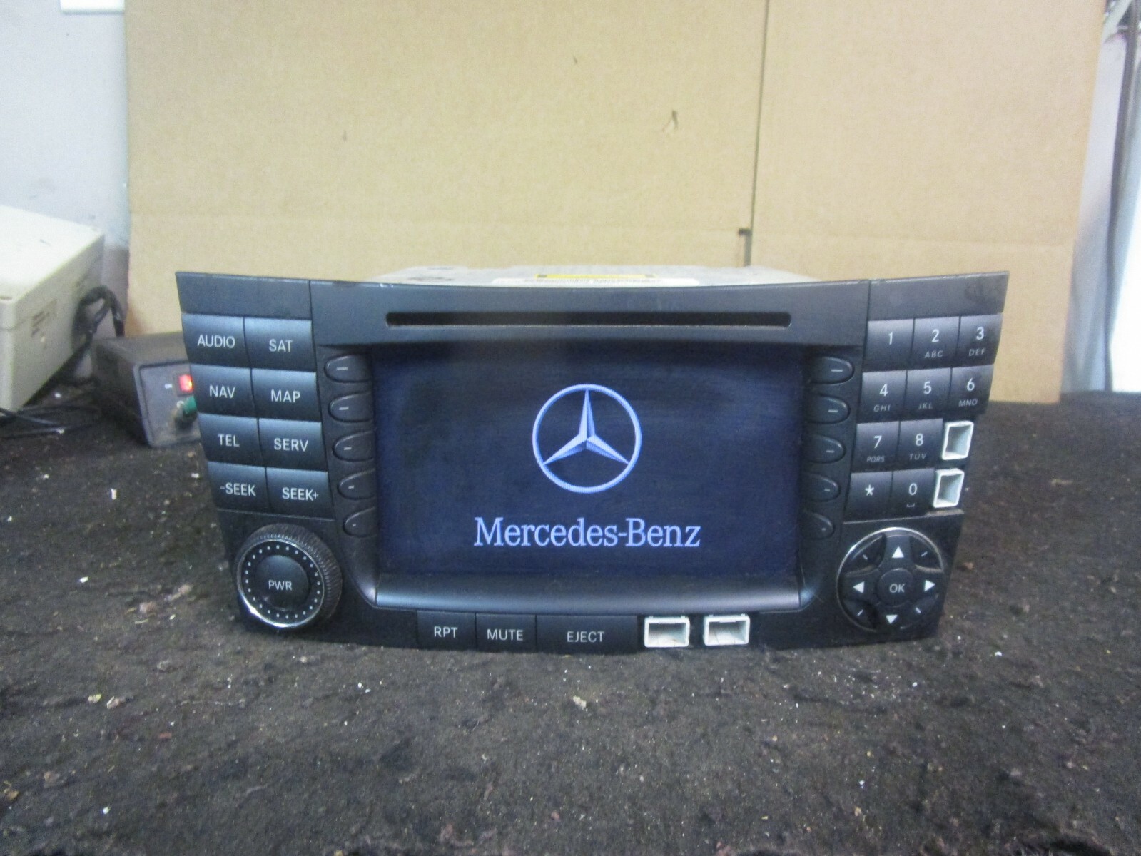 0608 Mercedes E320 Radio CD Navigation Display Screen Control Panel