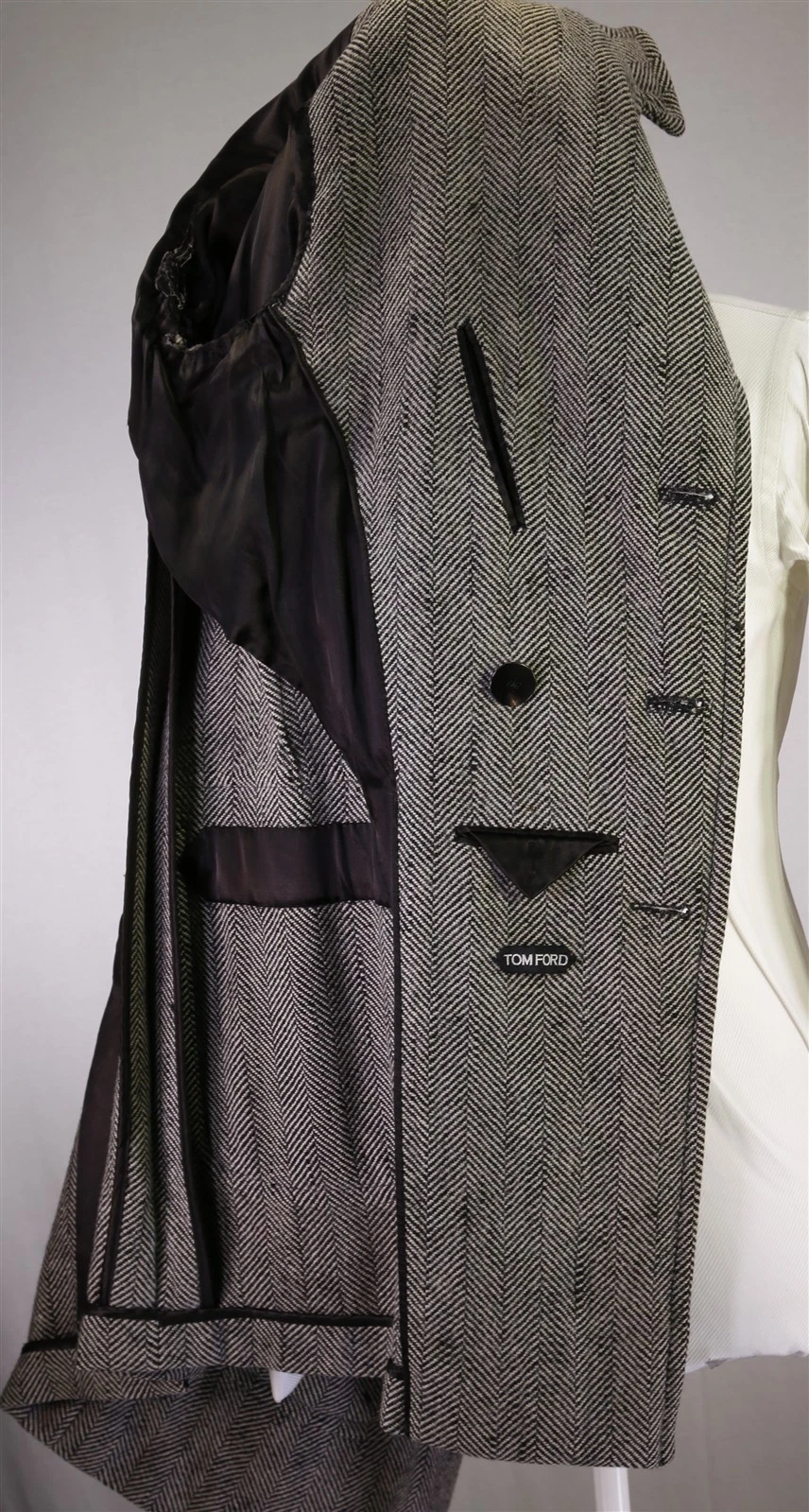 Tom Ford Black Tan Tweed Herringbone Wool Silk Double Breasted Overcoat 38 40 - product detail image 10