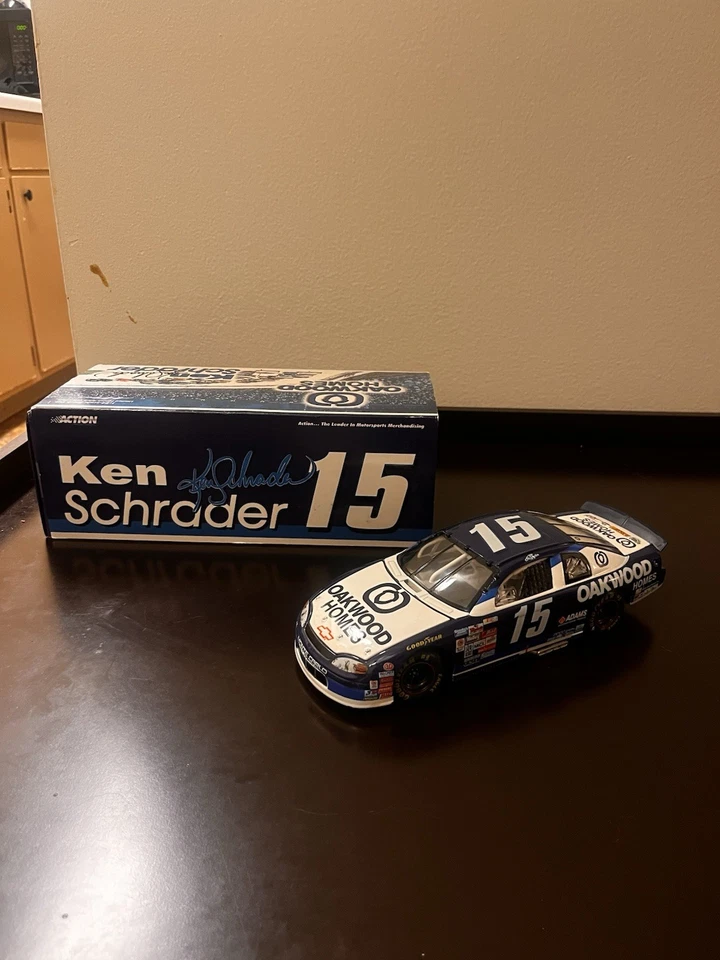 Action Racing Ken Schrader #15 Oakwood Homes 1999 1:24 Monte Carlo Bank Version - Image 3 of 3