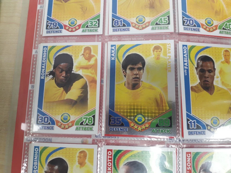 Topps Match Attax England 2010 Binder: Full Base Set + Managers Messi, Maradona - Image 4 of 4