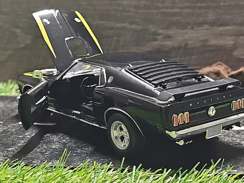 Raro Johnny Lightning 1969 Ford Mustang Mach escala 1:24 coche diecast sin caja Foto 3 de 4