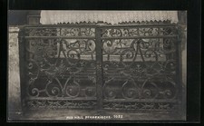 Foto-AK A. Stockhammer: Hall, Schmiedeeisernes Tor in der Pfarrkirche 